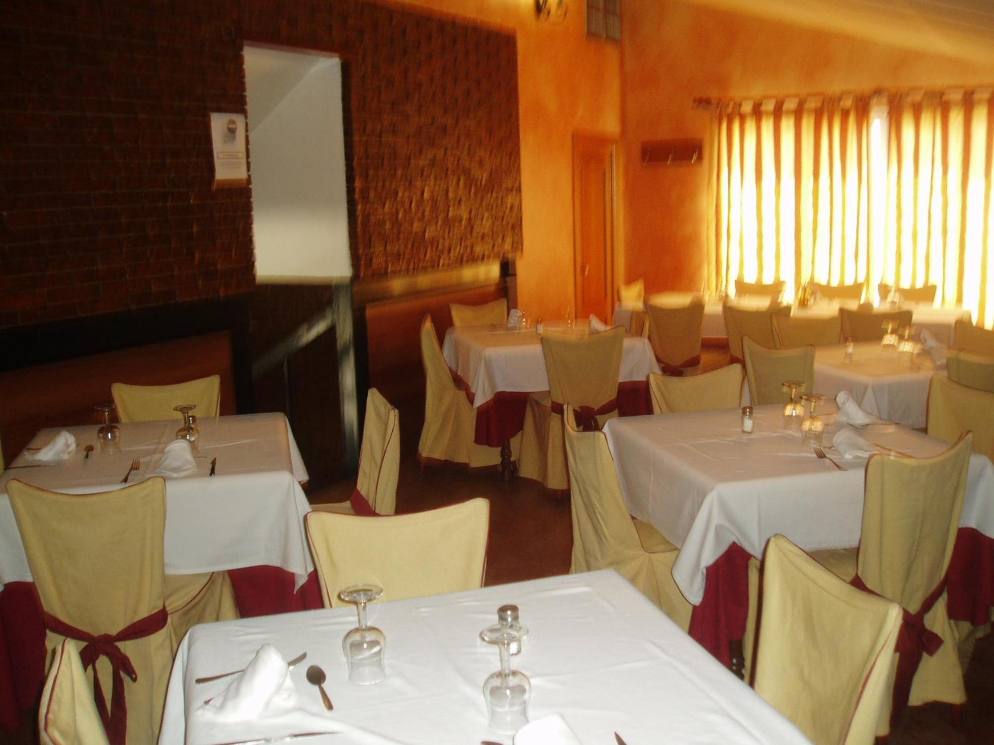 Hotel Manzanares Buitenkant foto