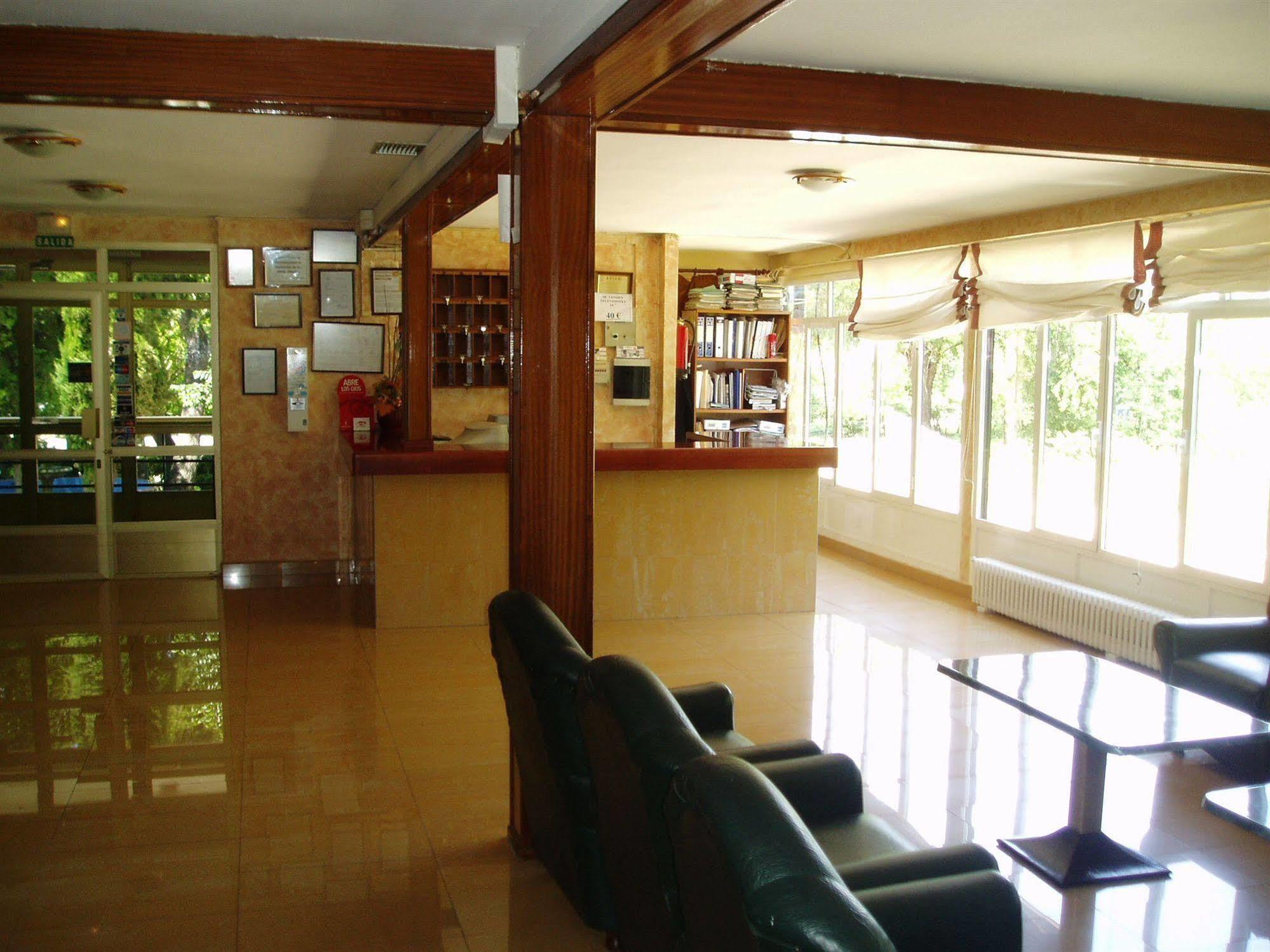 Hotel Manzanares Buitenkant foto