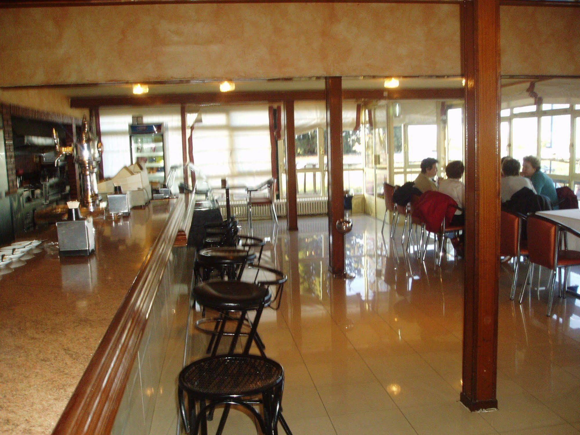 Hotel Manzanares Buitenkant foto