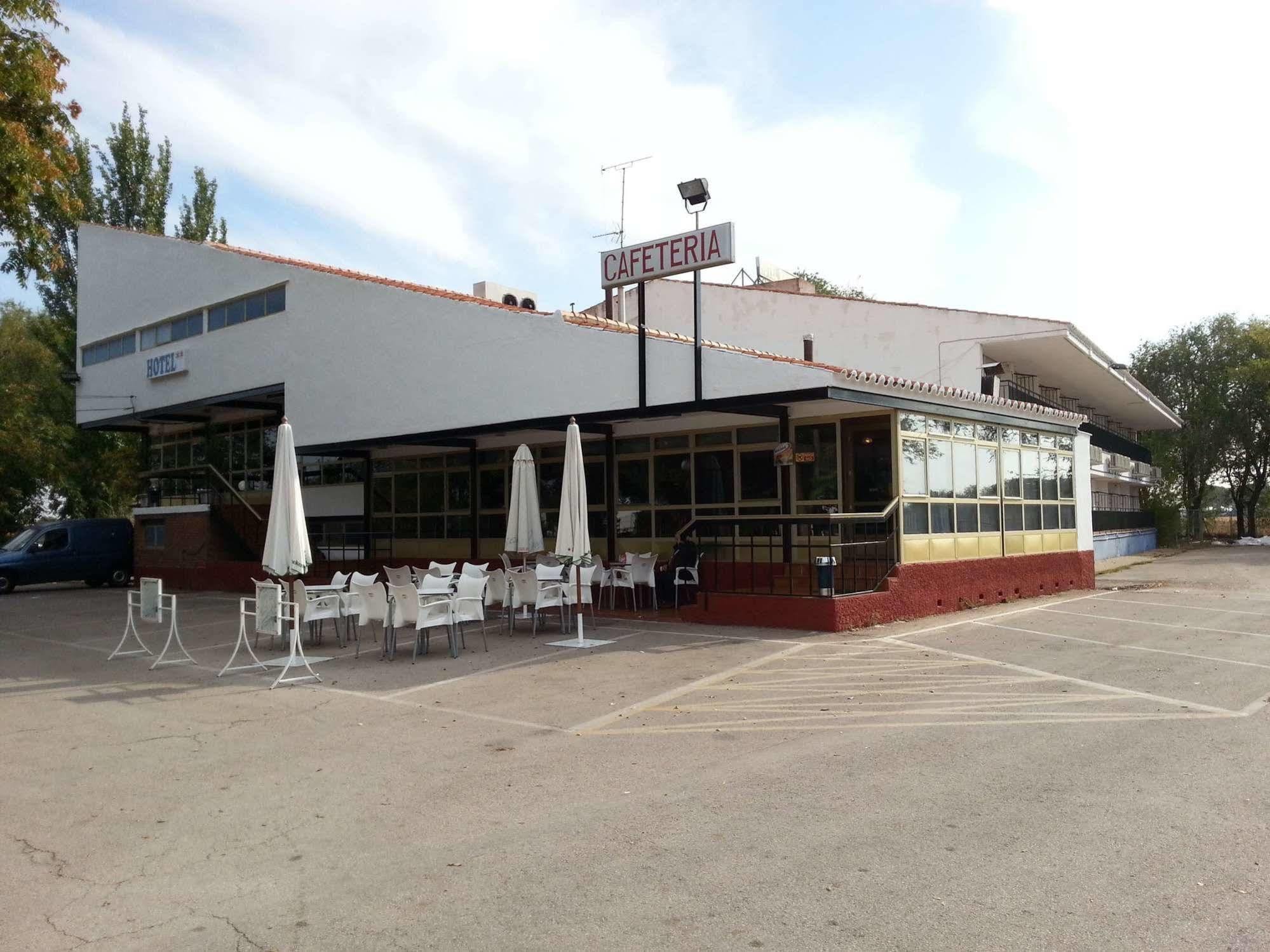 Hotel Manzanares Buitenkant foto