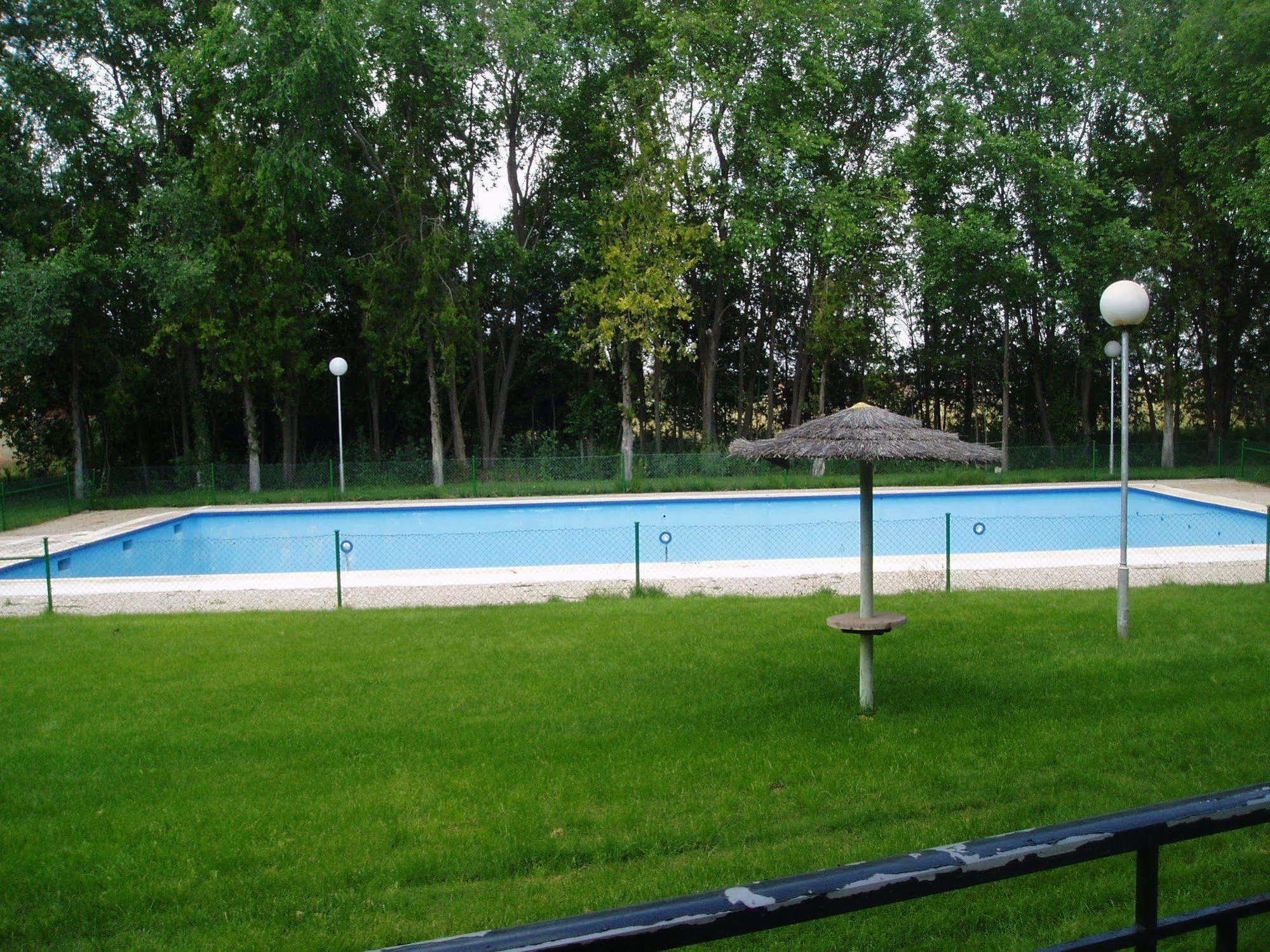 Hotel Manzanares Buitenkant foto